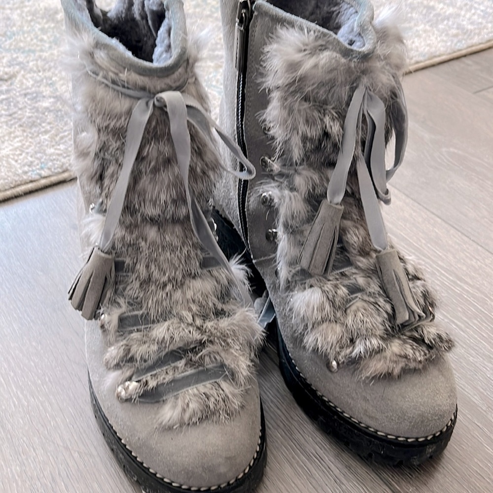 Gorgeous Suede winter boots